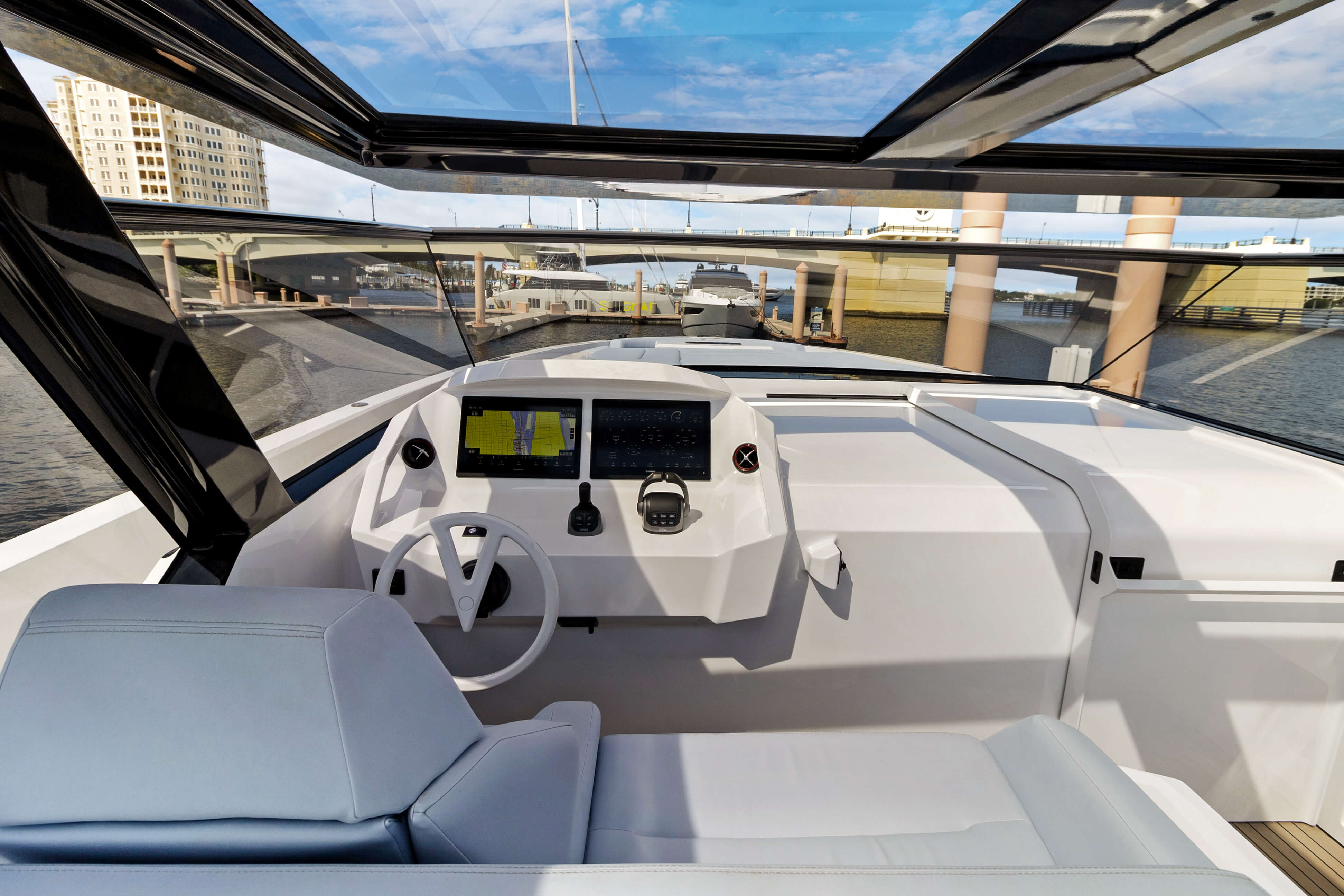 Yacht Photo 11